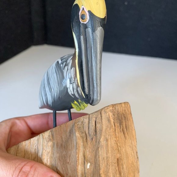 HAND CARVED painted PELICAN COASTAL SEA OCEAN BIRD WOOD SCULPTURE TROPICAL ISLAN - Picture 9 of 9